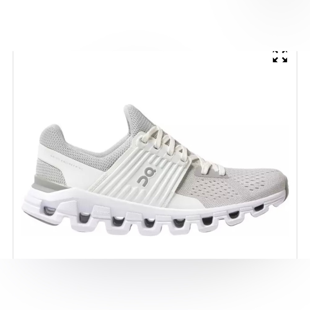 WMNS Cloudswift in glacier white on Cloud shoes sz 9